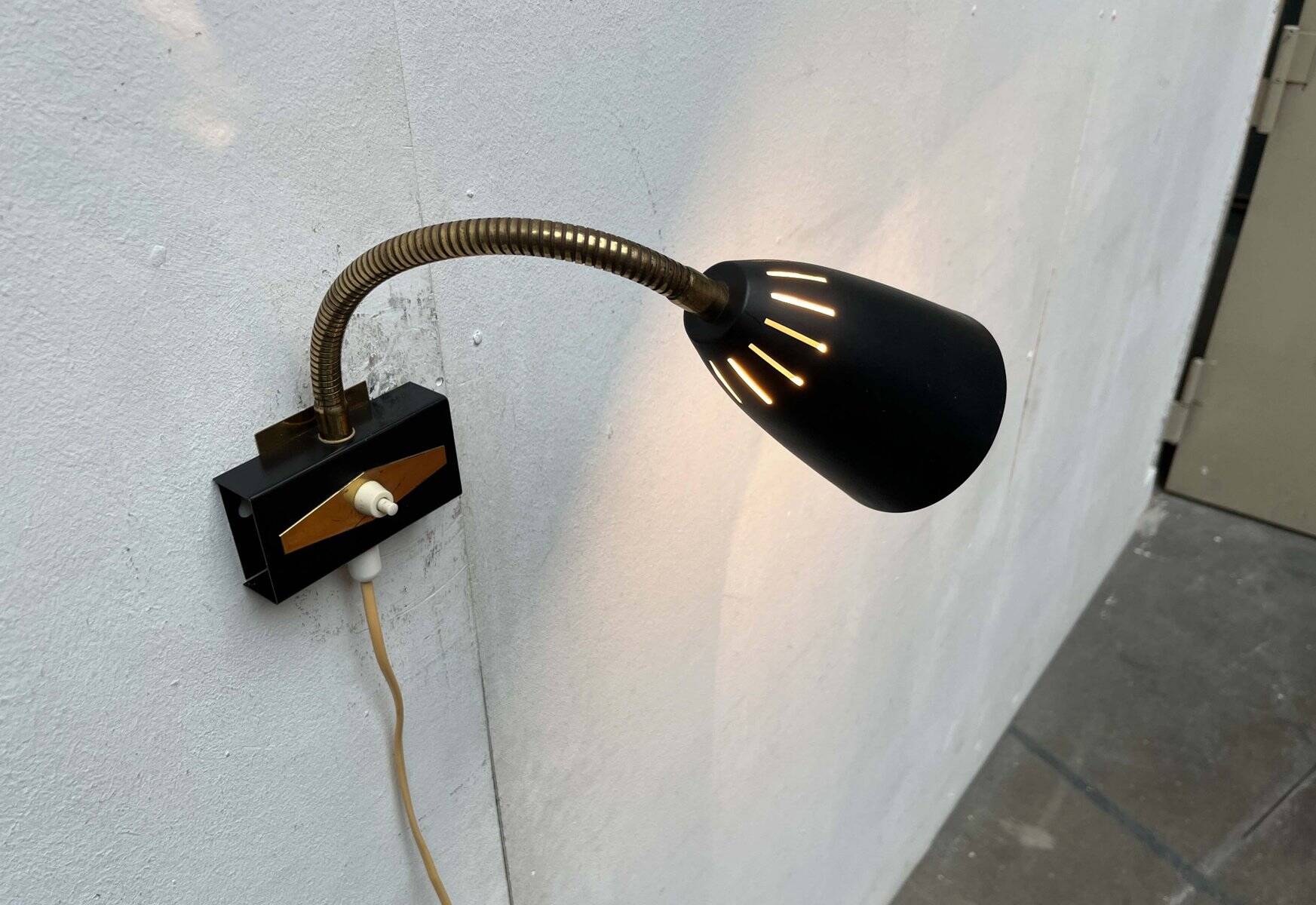 Modern mid-century wall lamp with a swan neck by Aris, Finland, 1950s