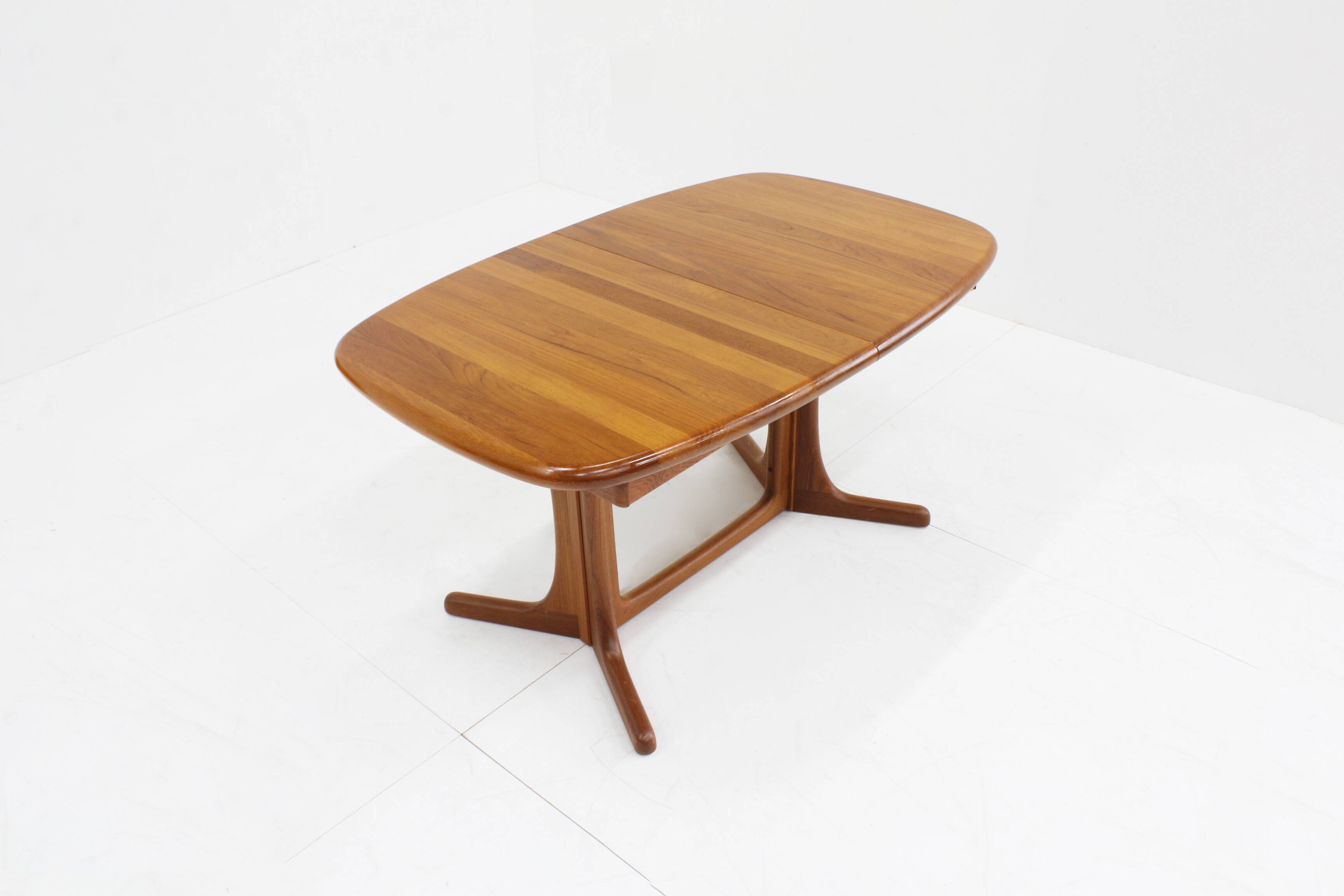 Table à manger ovale extensible danoise vintage en teck massif