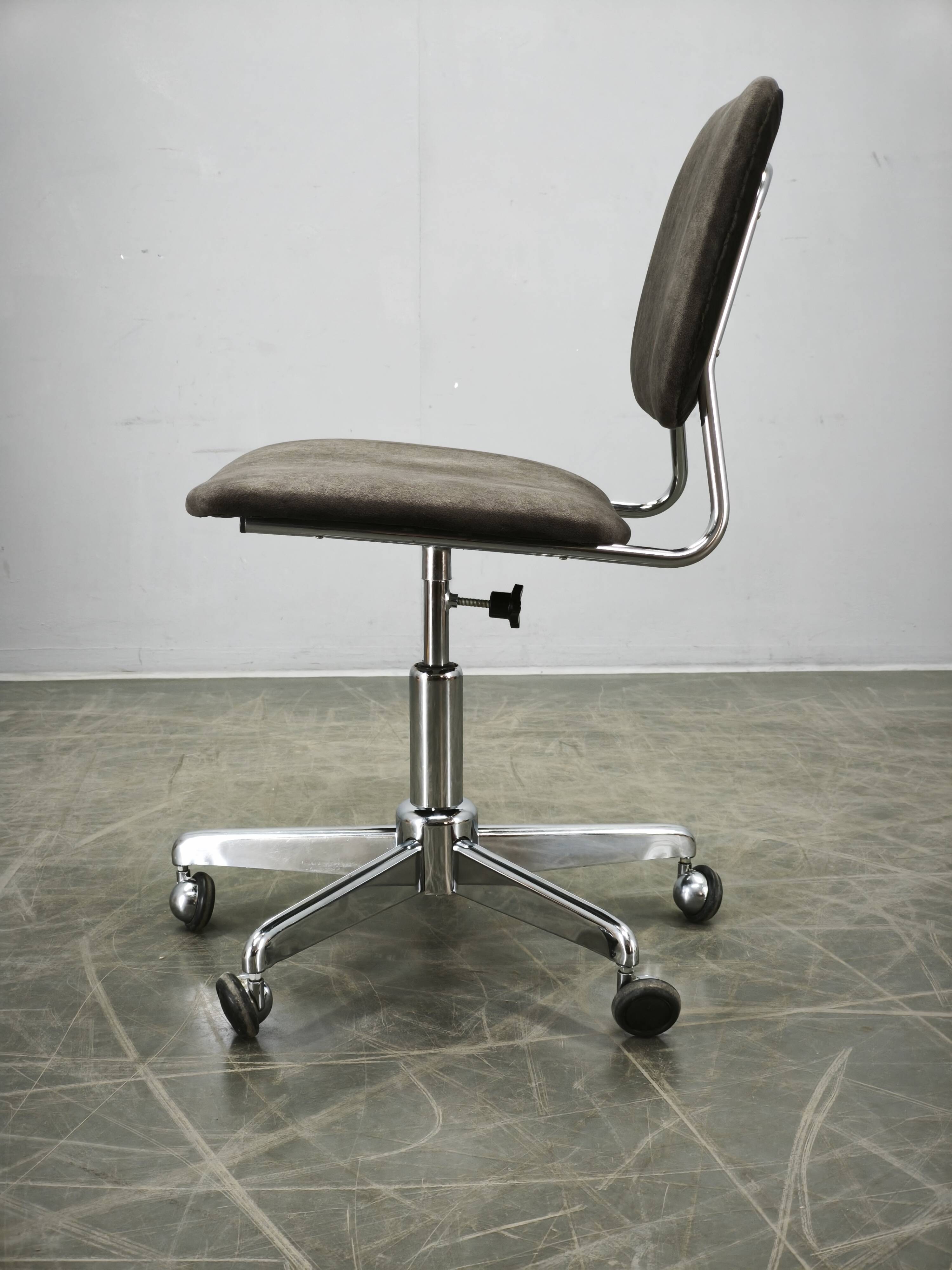 Italian Swivel Office Chair with Chrome Base, 1970s