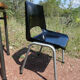 Ensemble de bureau rouge et chaise vintage d'écolier