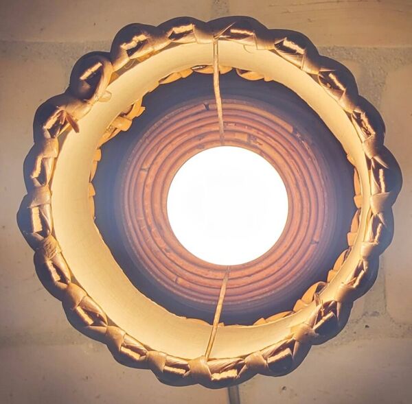 Ancienne lampe vintage en rotin Louis Sognot années 50 60