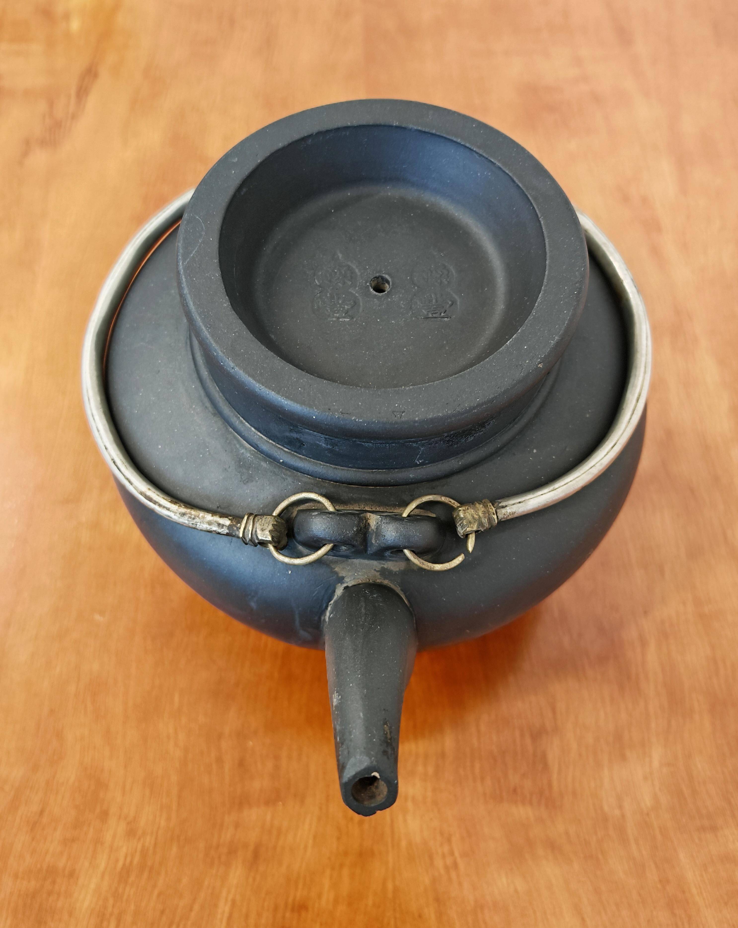 Antique Yixing teapot, Qing Dynasty, 1910s.