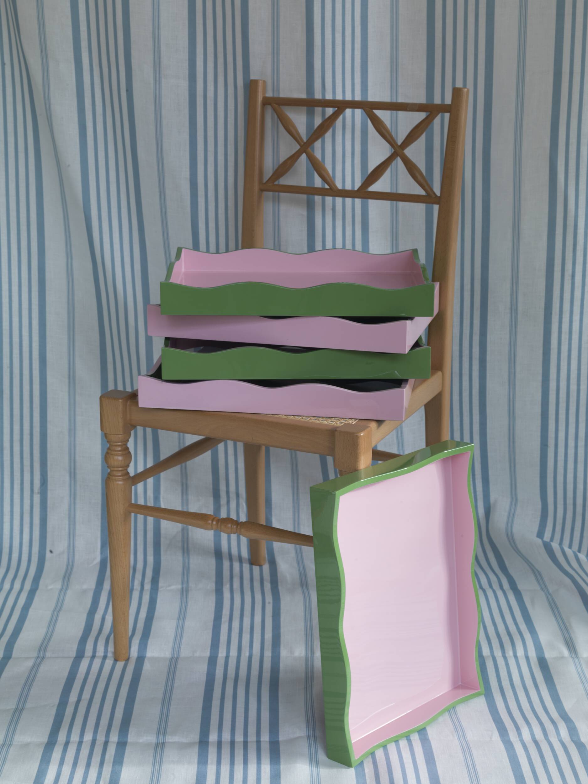 Plateau en laque rose et vert