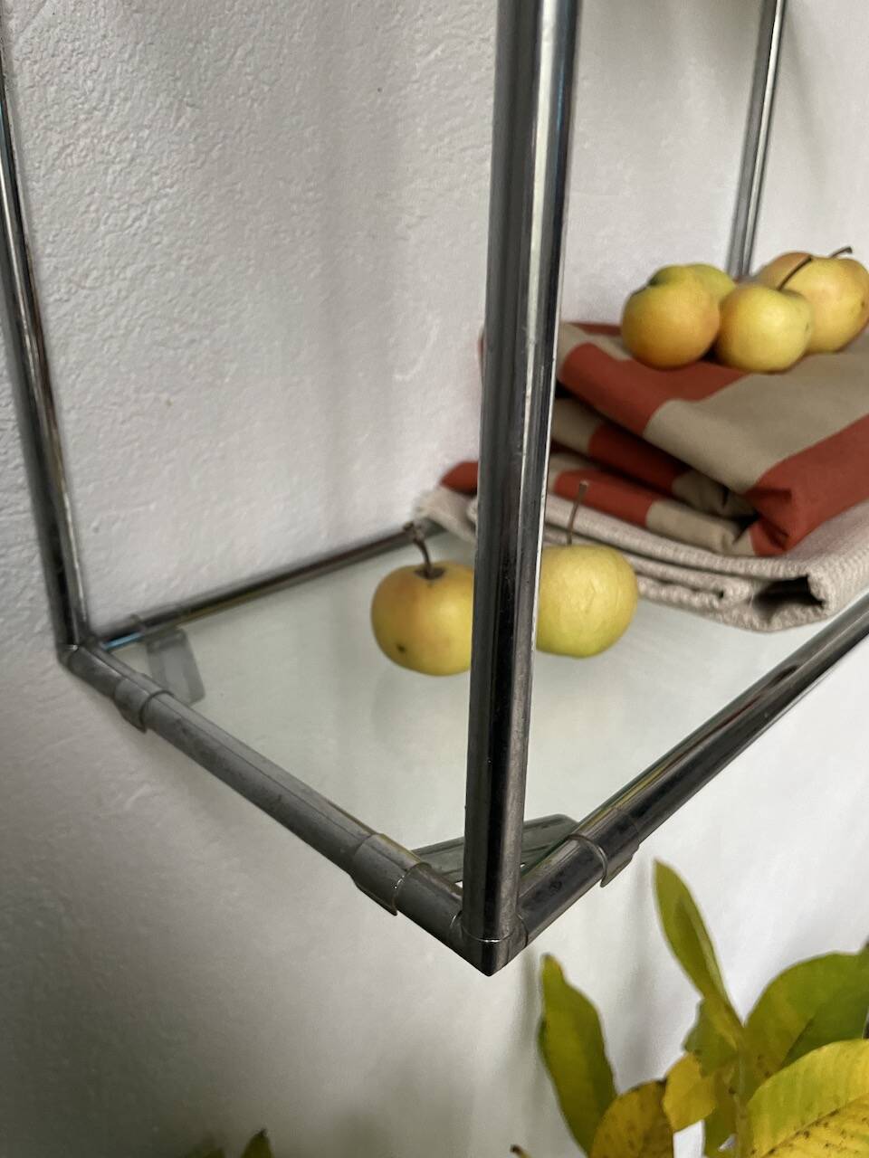 Abstracta Poul Cadovious wall shelf