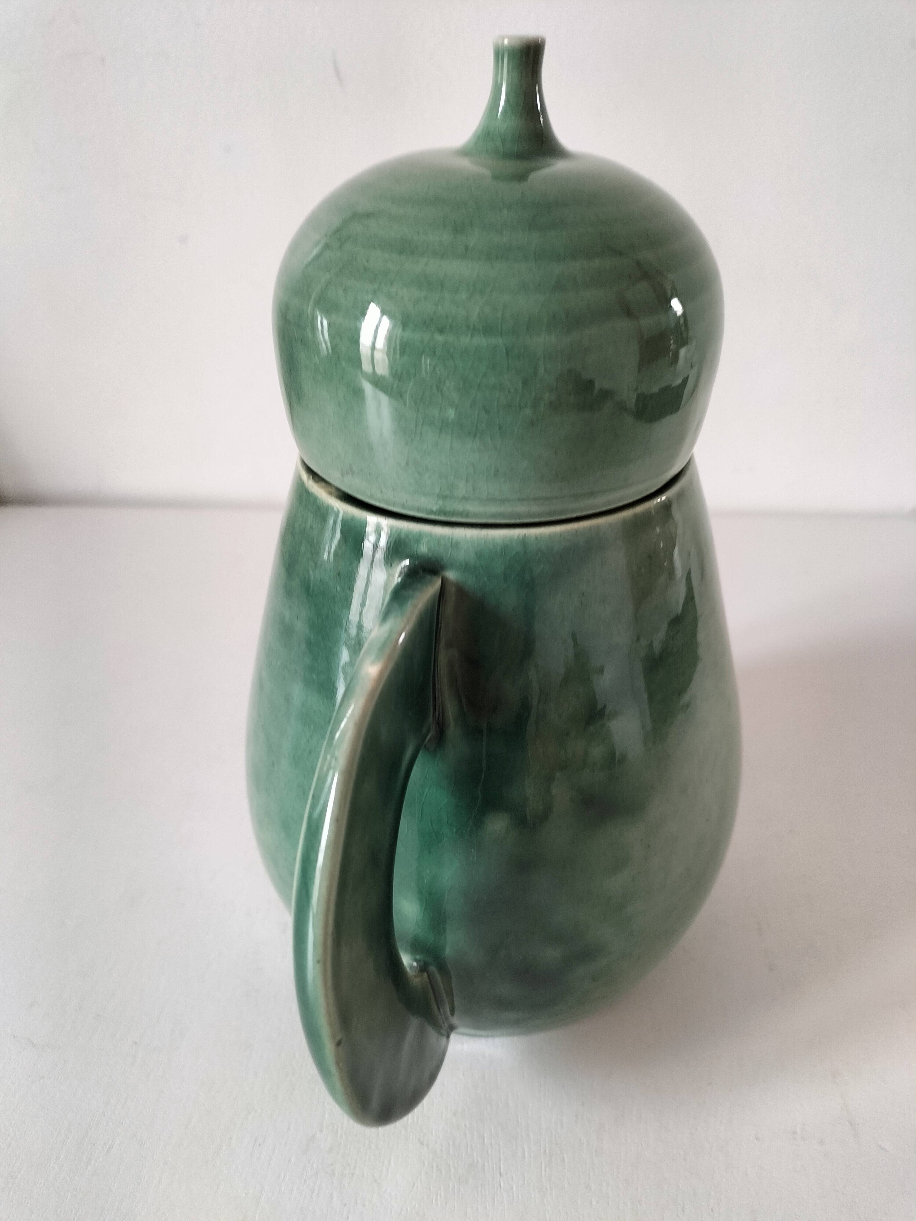 Théière en grès émaillé vert céladon – signée