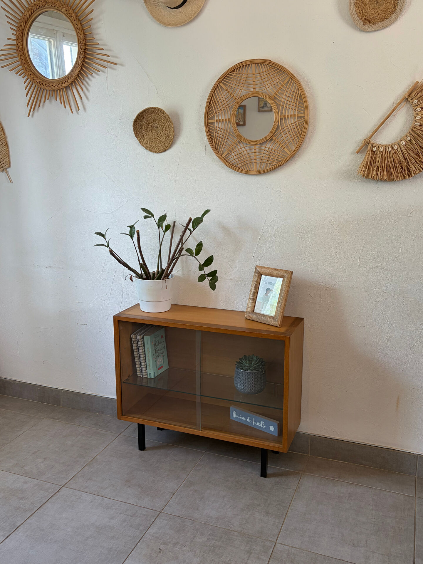 Charming display cabinet / vintage TV unit from the 1960s.