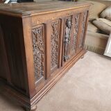 Sculpted buffet