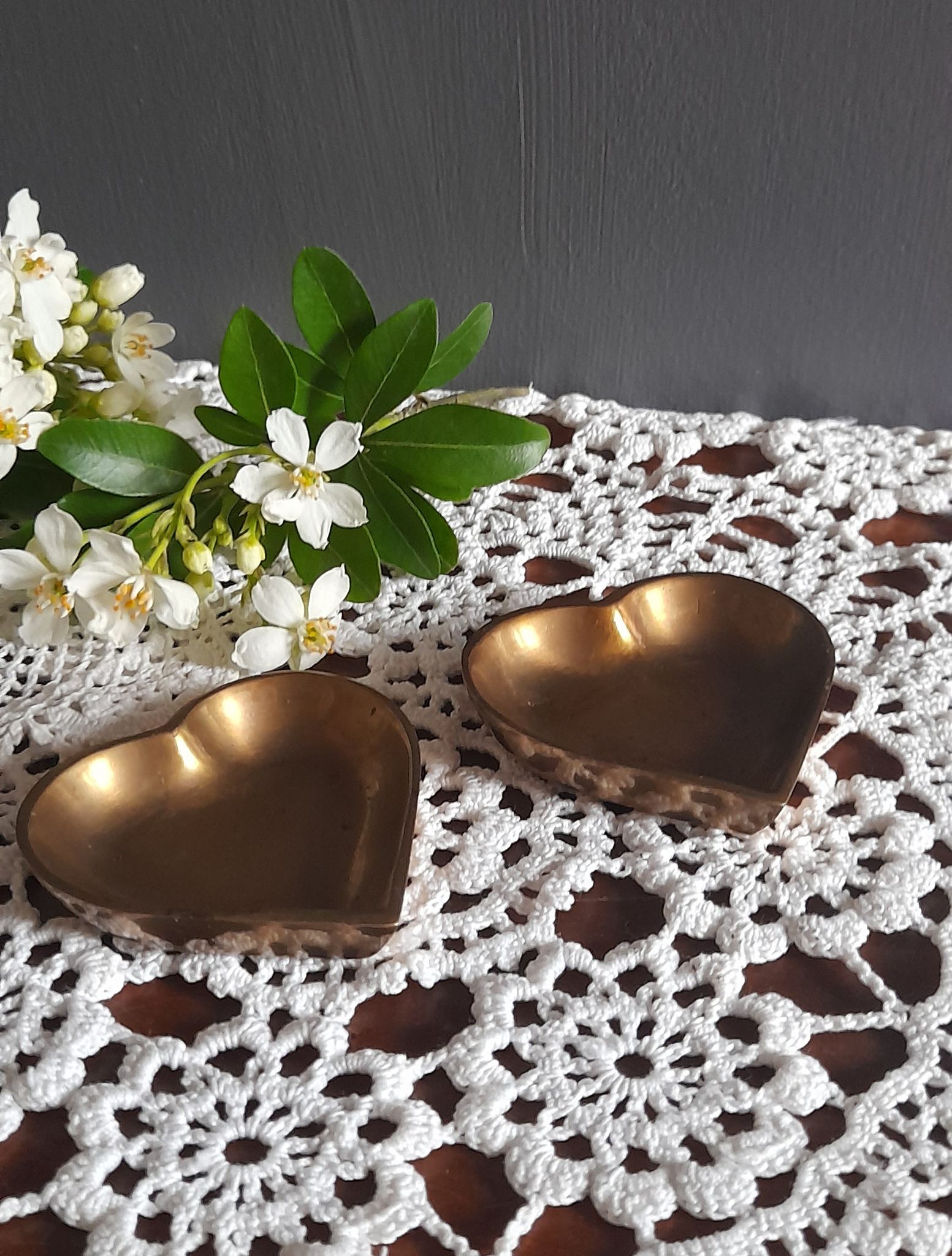 Duo of pocket trays, brass heart, vintage