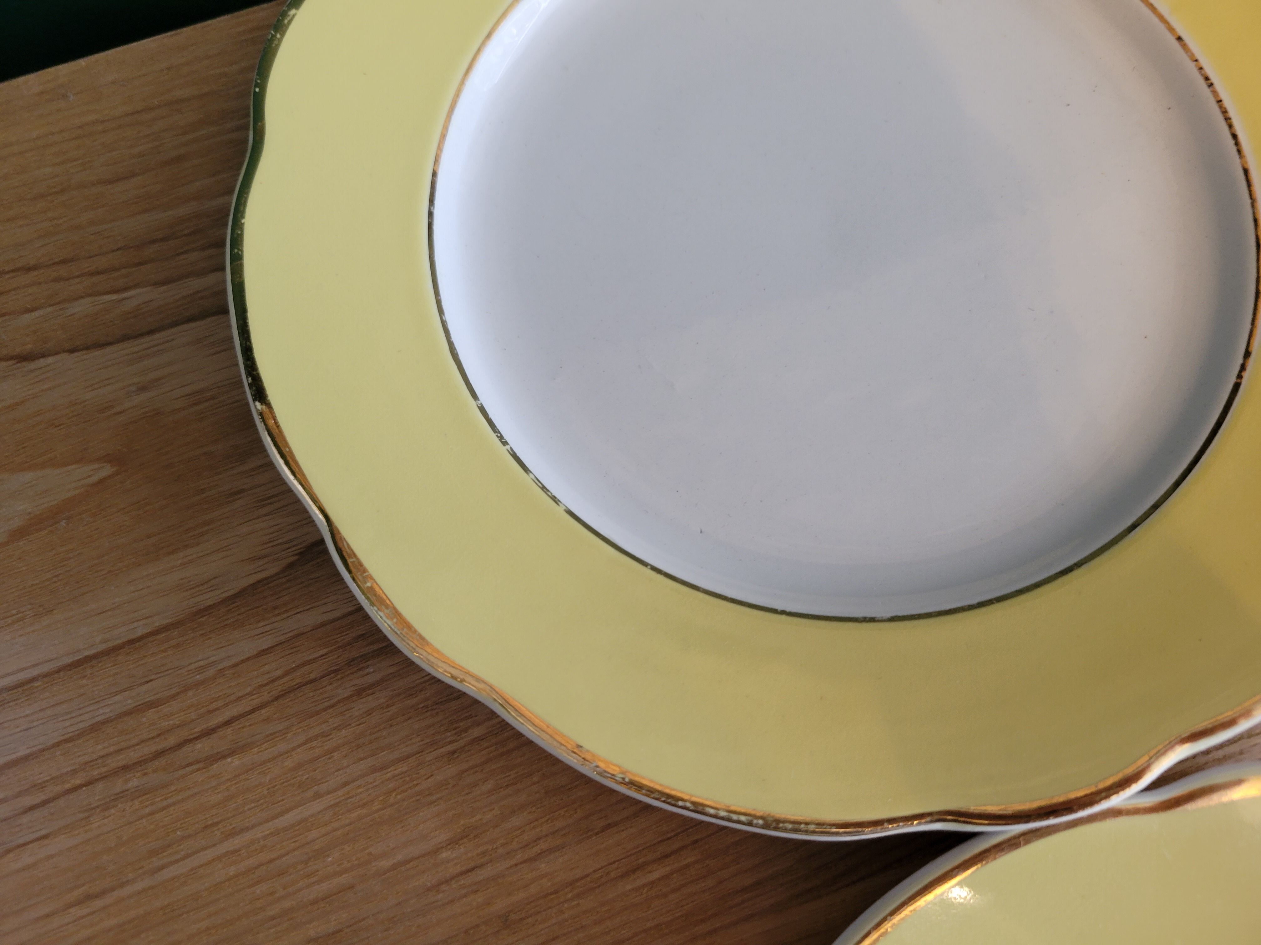 6 flat plates Lunéville Daffodil yellow and golden vintage