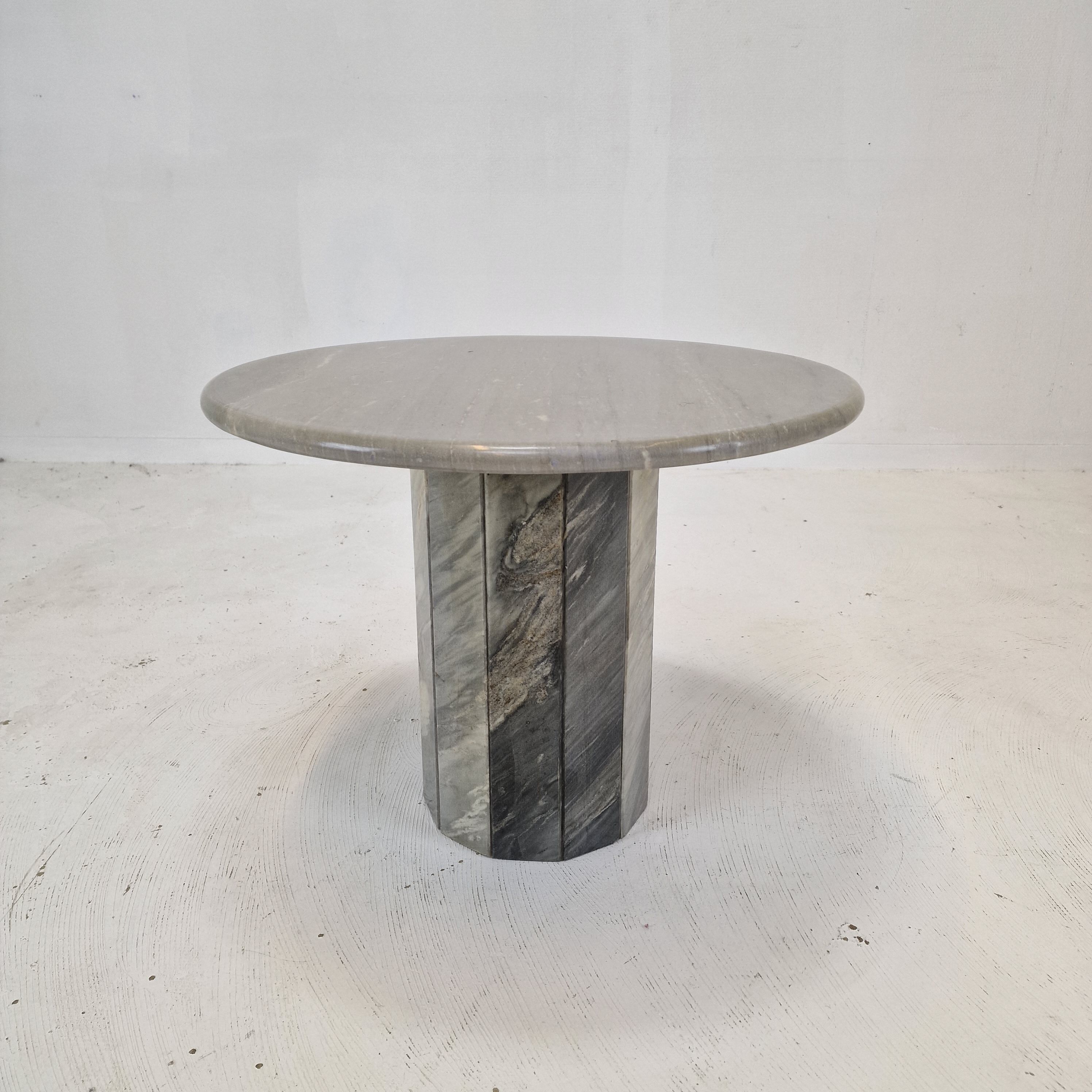 Round italian marble coffee or side table, 1980's