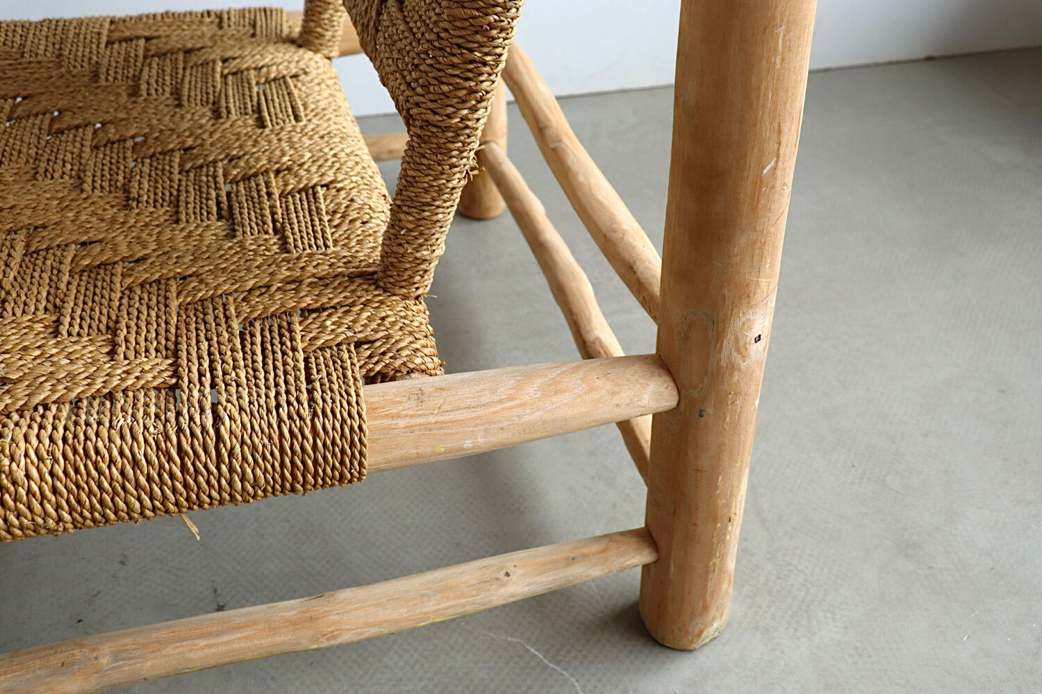Low lounge chair in sisal rope and ash wood