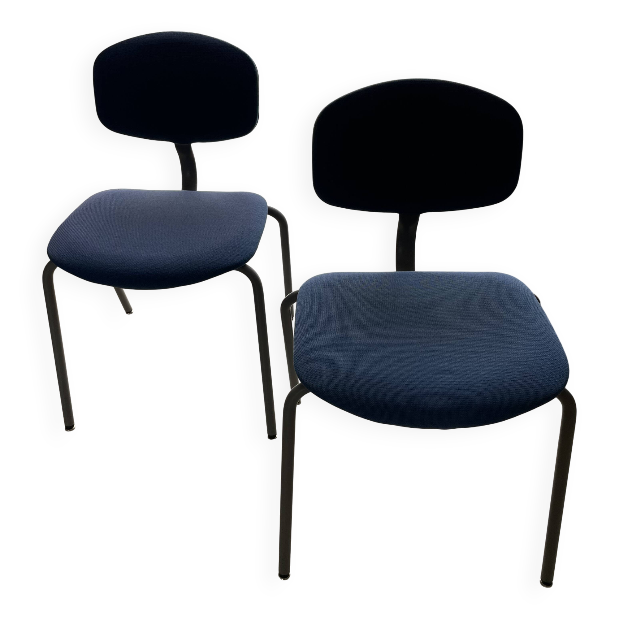 2 Steelcase Strafor chairs 420-440