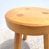 Low tripod ash stool