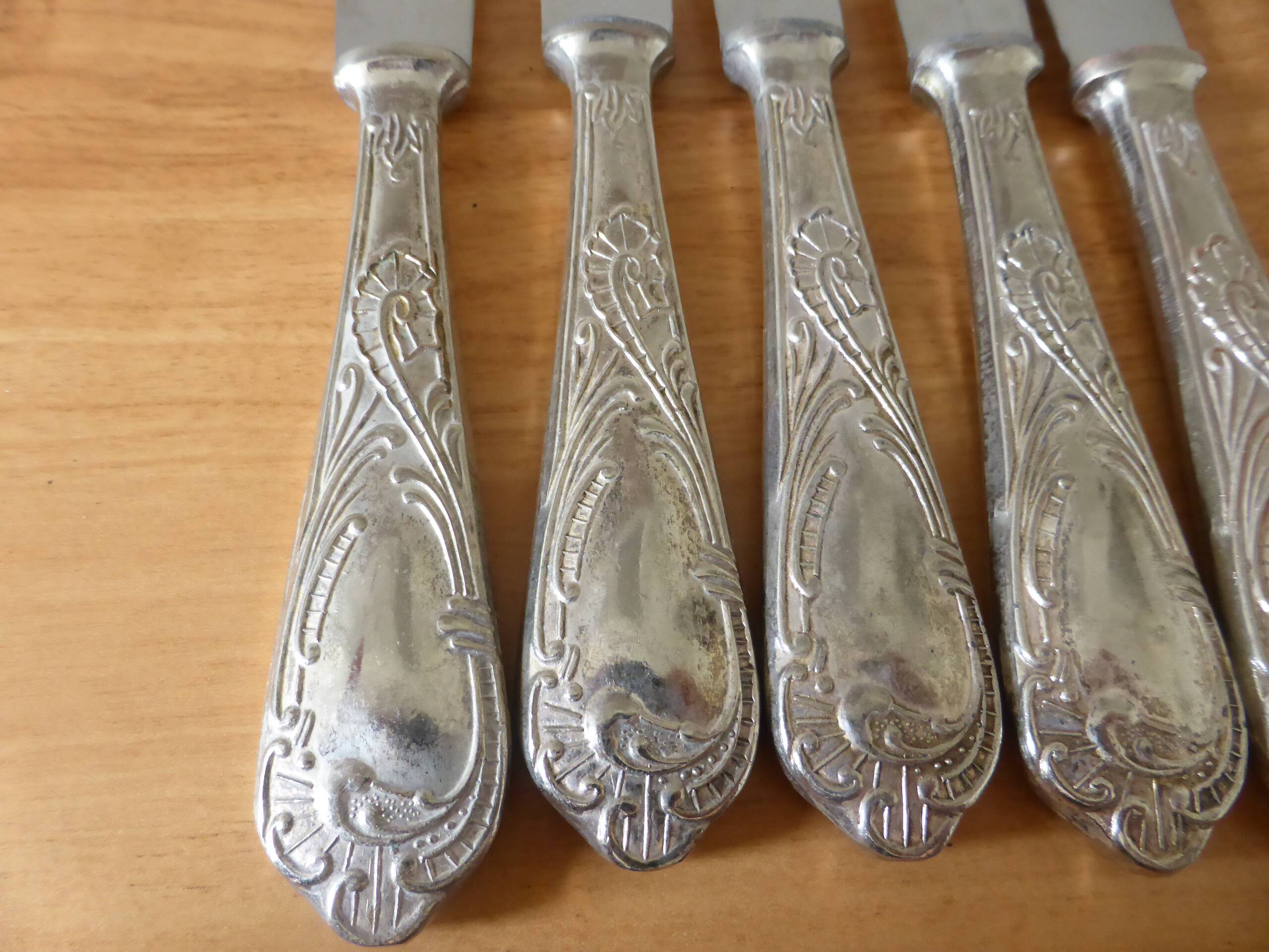 5 vintage silver-plated knives with stainless steel blades 240514