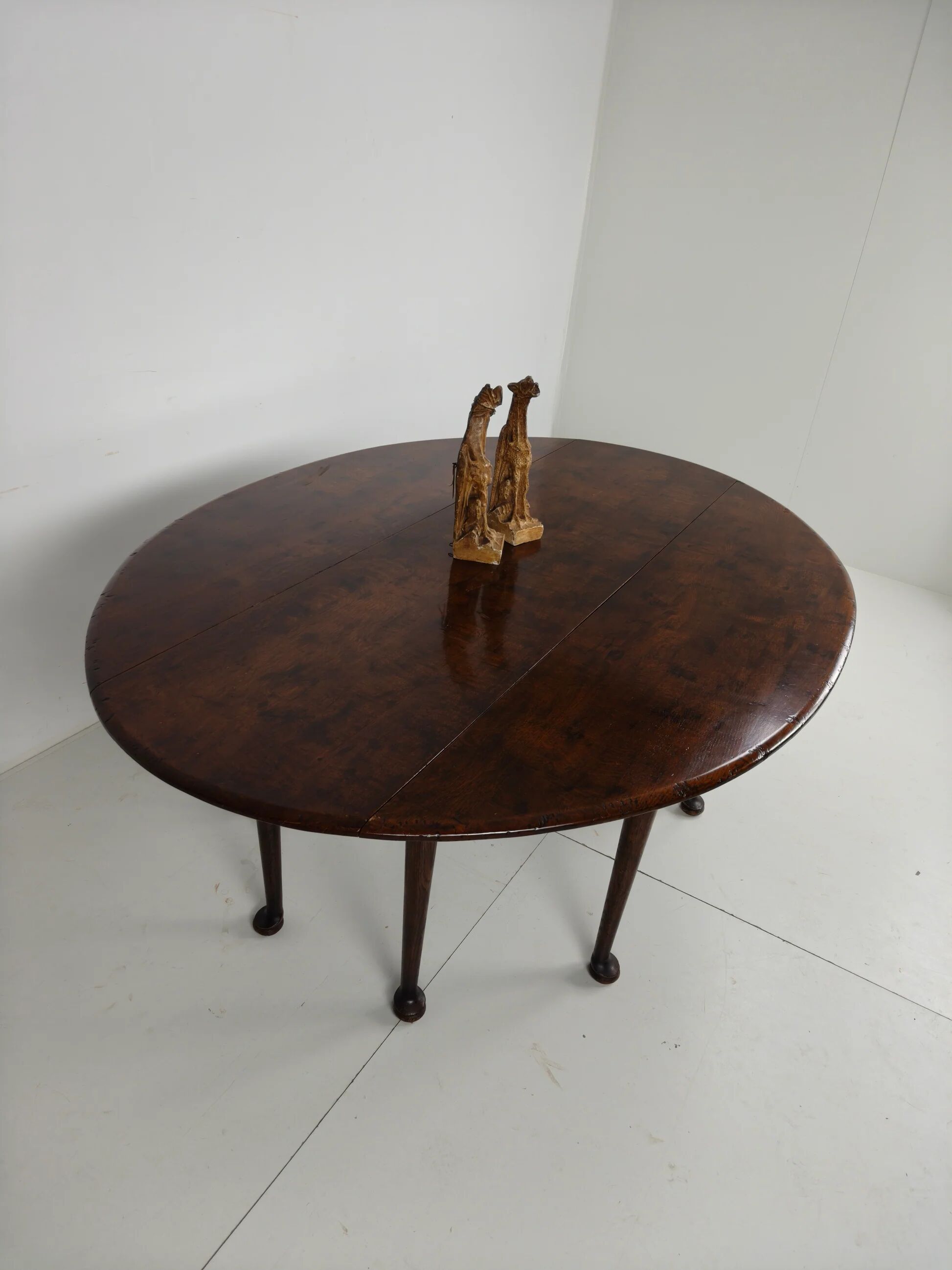 Antique English drop-leaf dining table – Victorian – 8 legs – oval shape – seats 8