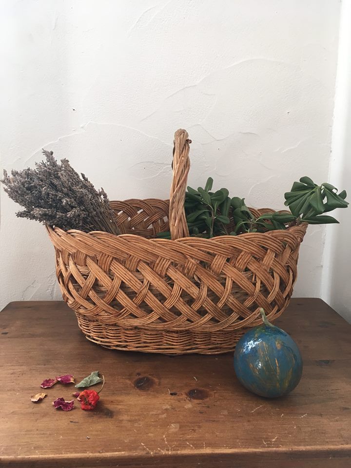Former twisted wicker basket