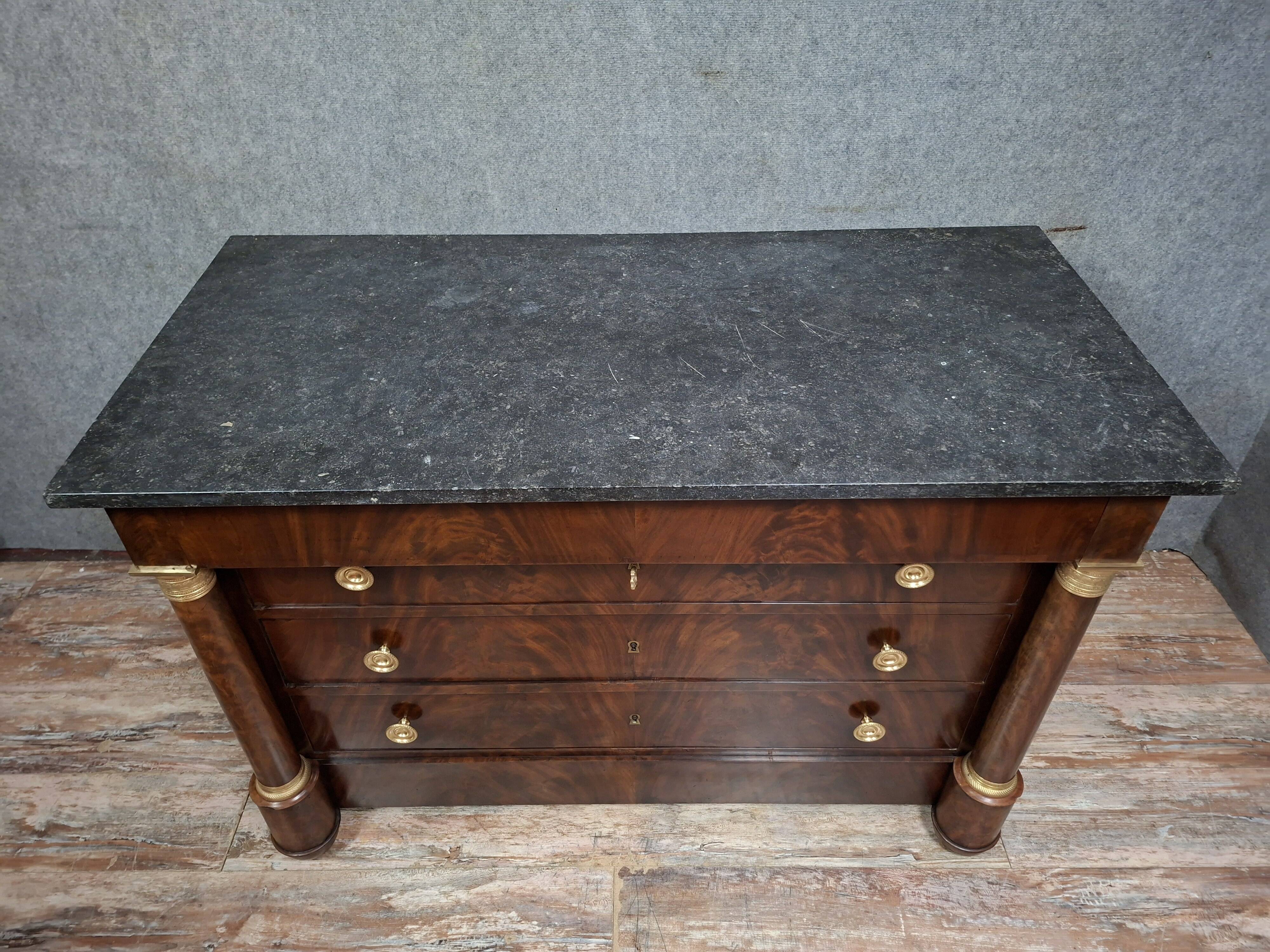Empire commode in mahogany and flame mahogany veneer, 19th century.