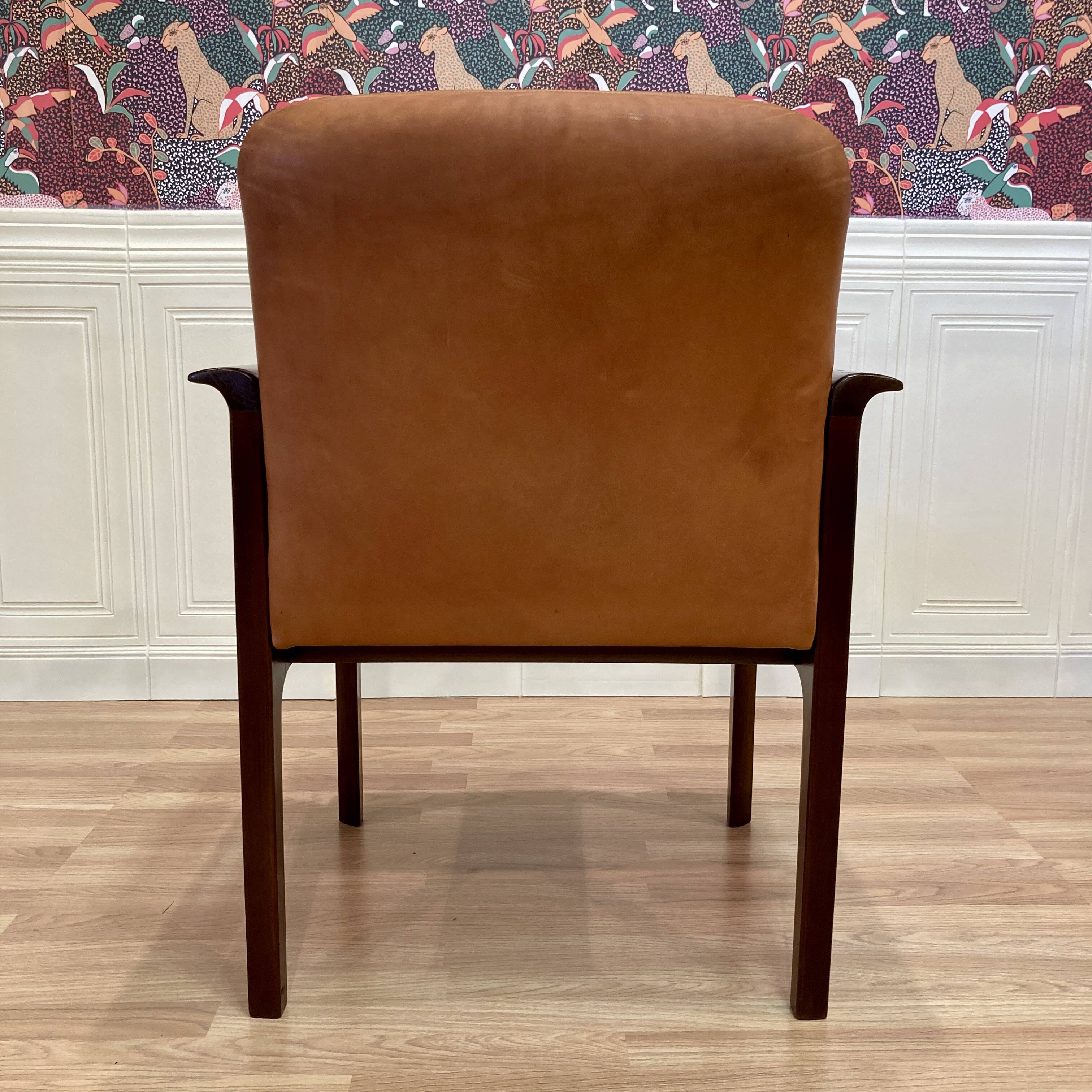 FAUTEUIL CUIR "DESIGN 1960".
