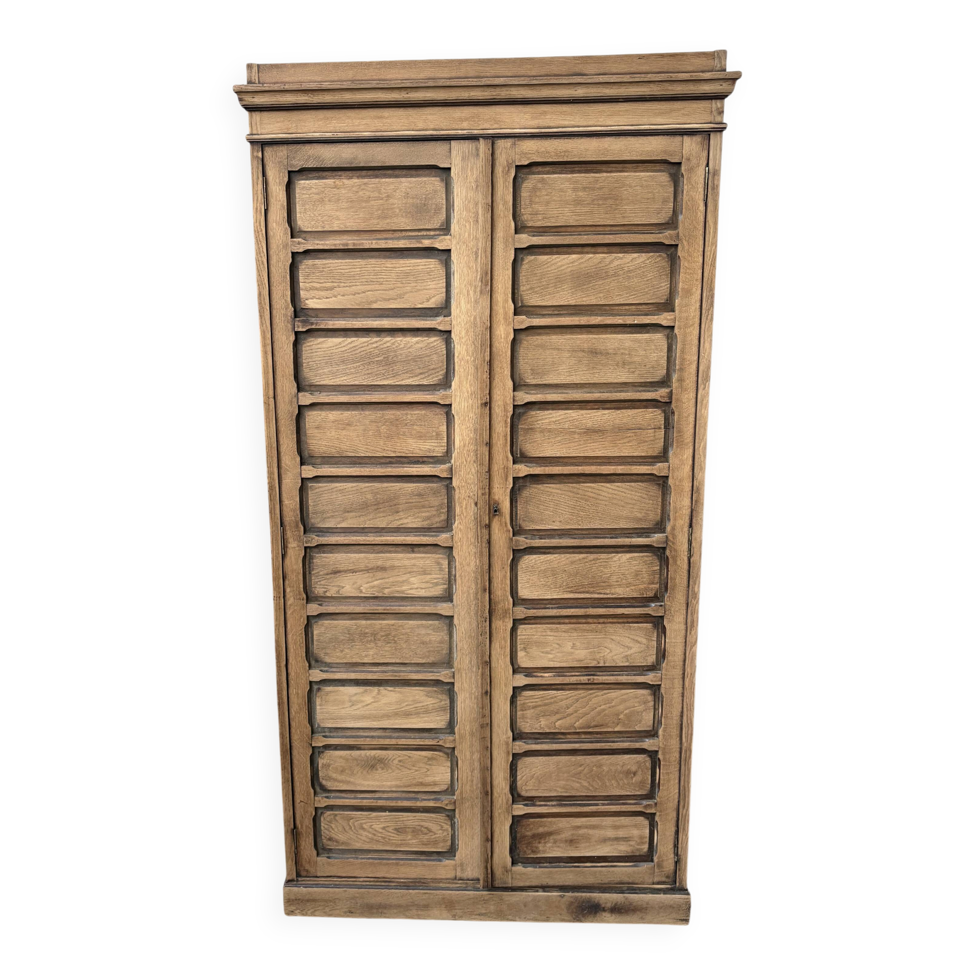 Cabinet de rangement ancien en chêne – esprit campagne chic
