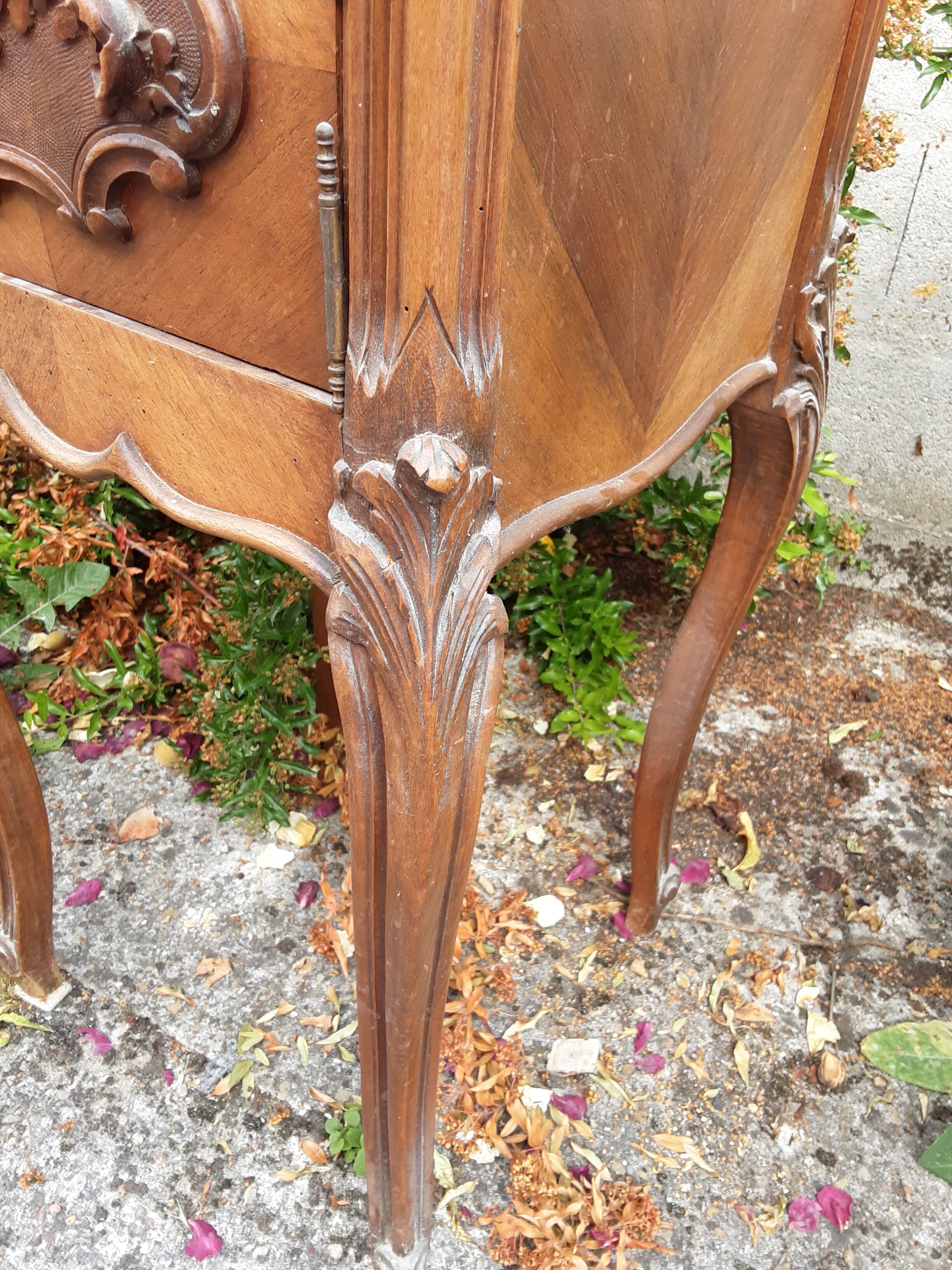 WOODEN BEDSIDE TABLE STYLE LOUIS XV ROCAILLE
