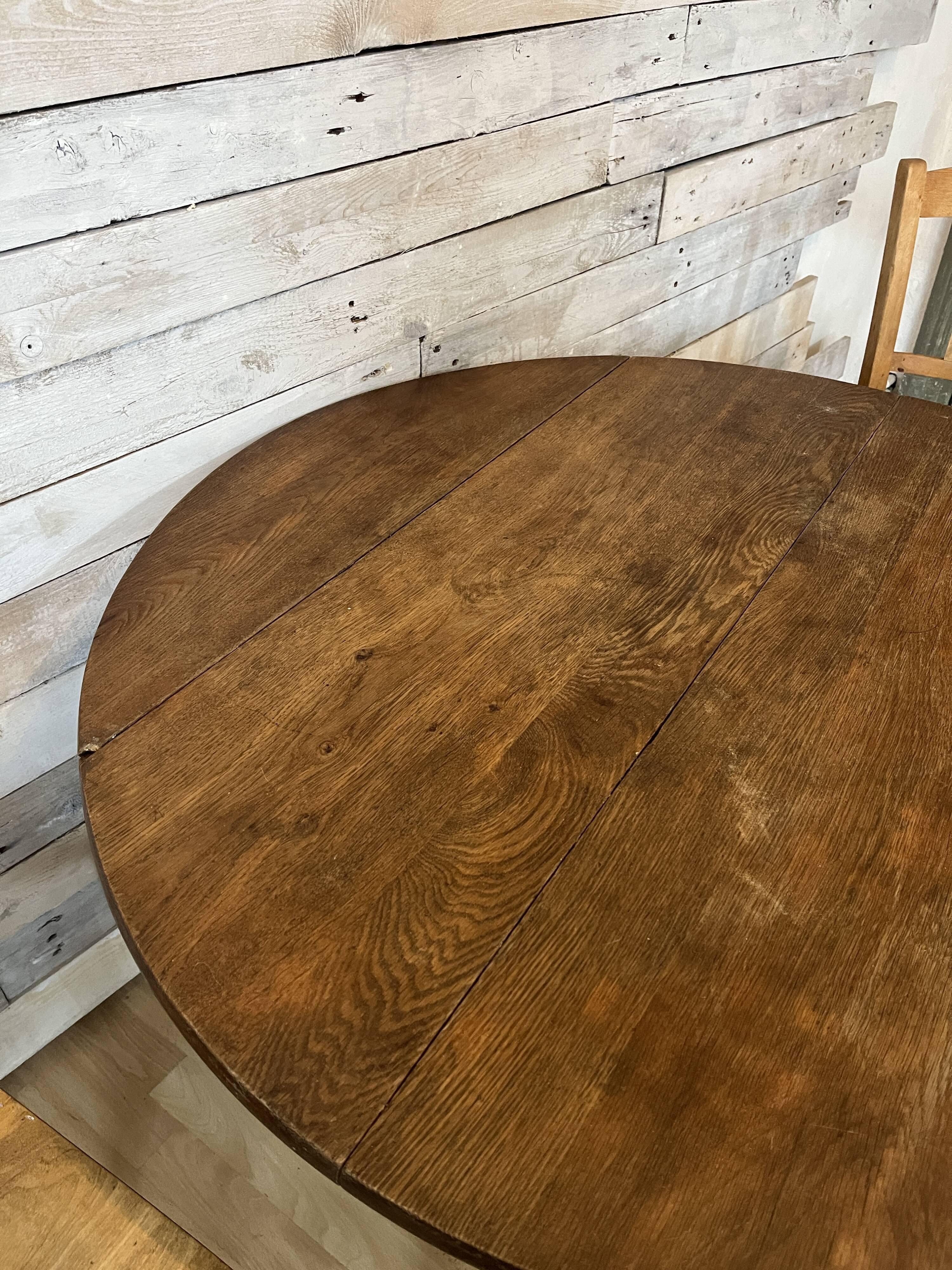 Round table with flaps