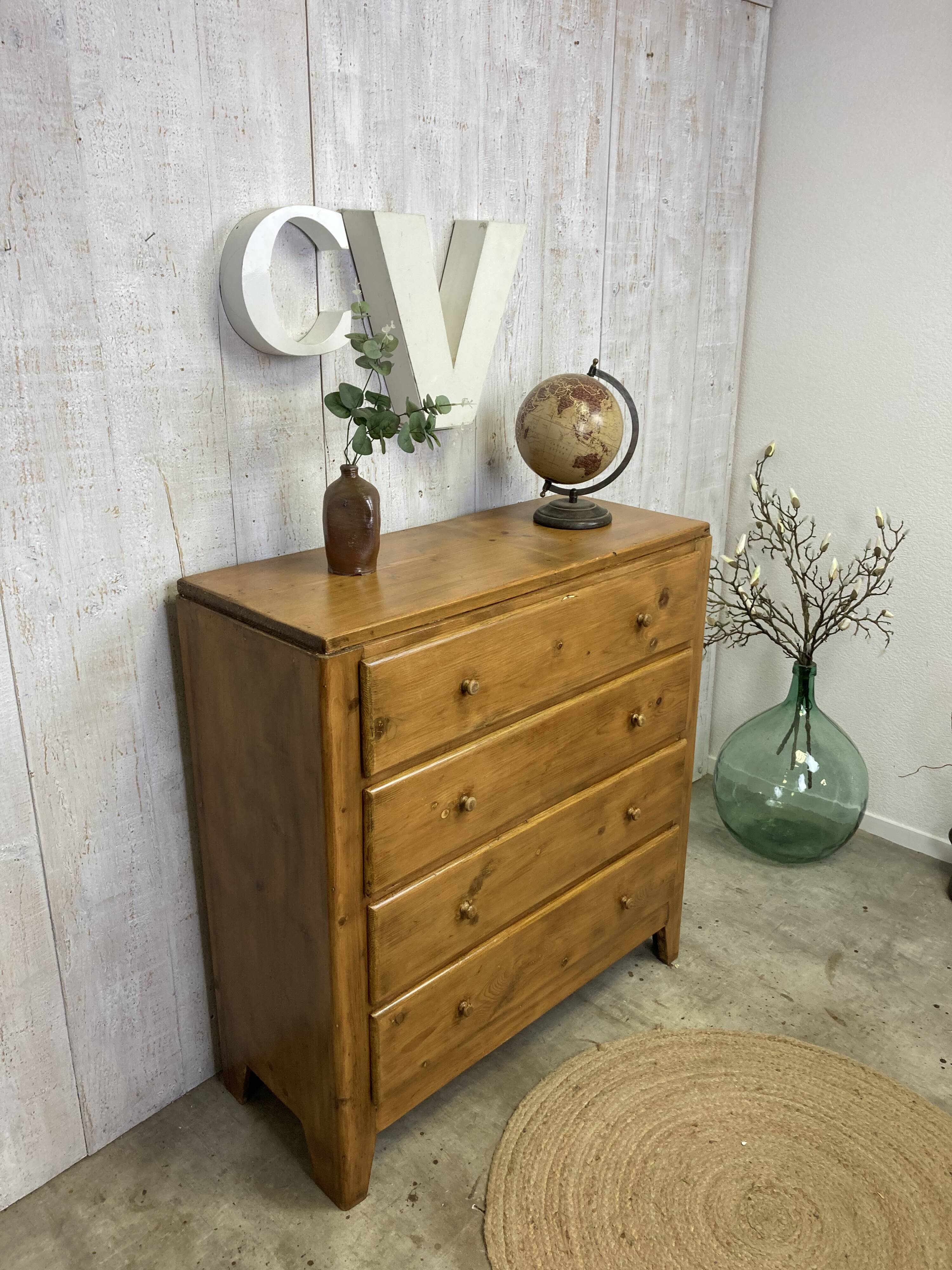 Commode vintage