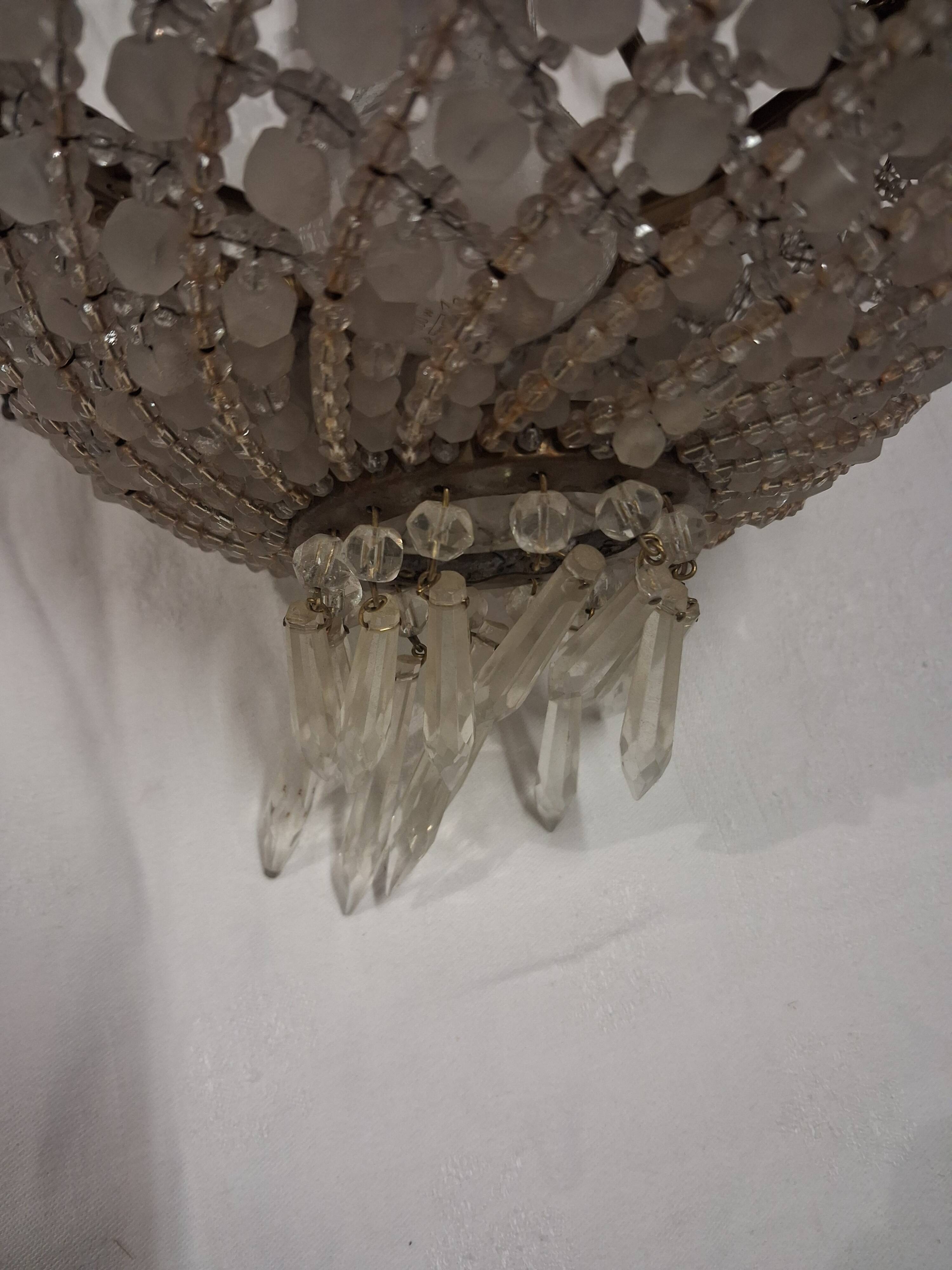 Antique balloon chandelier with pendants, in brass and with mouldings.