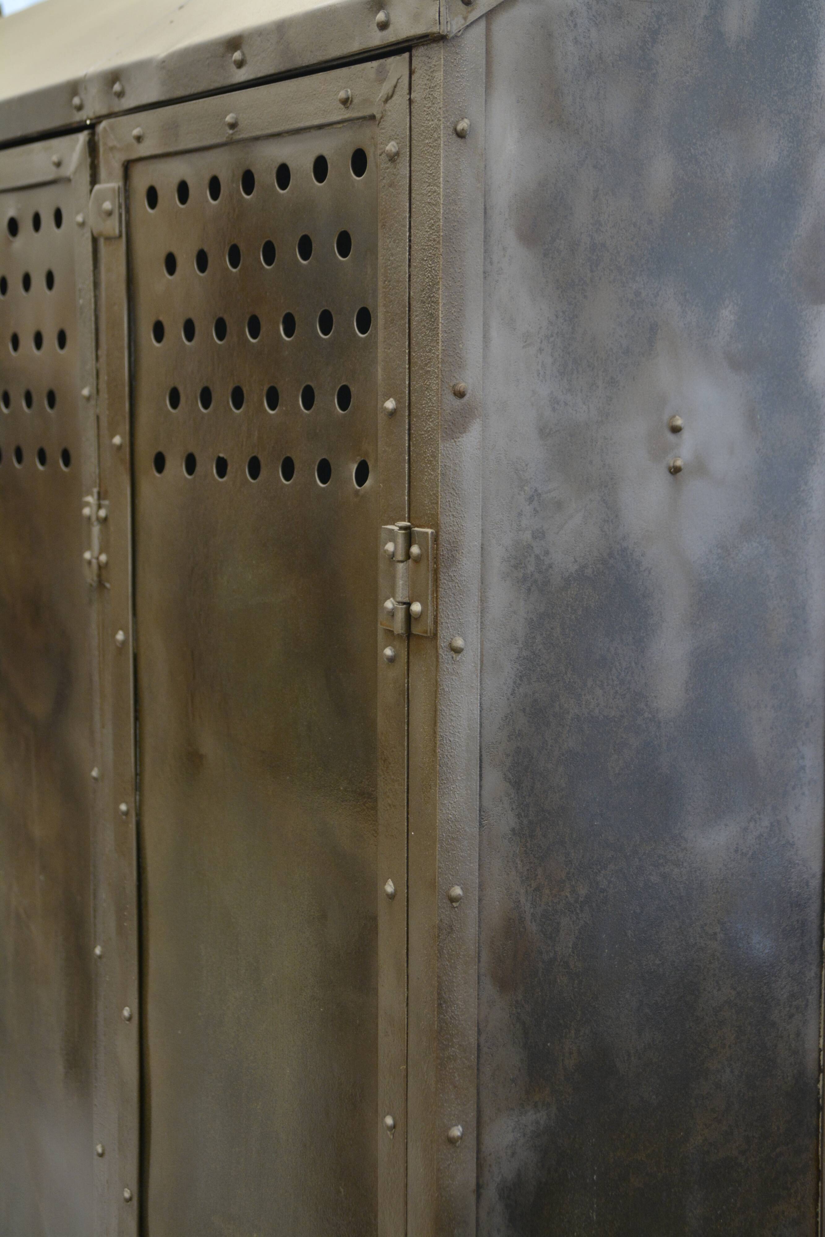 Industrial cloakroom