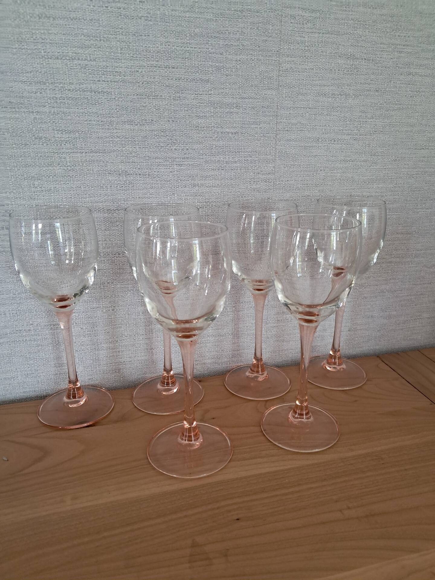 6 Luminarc wine glasses with pink stems from the 1980s.