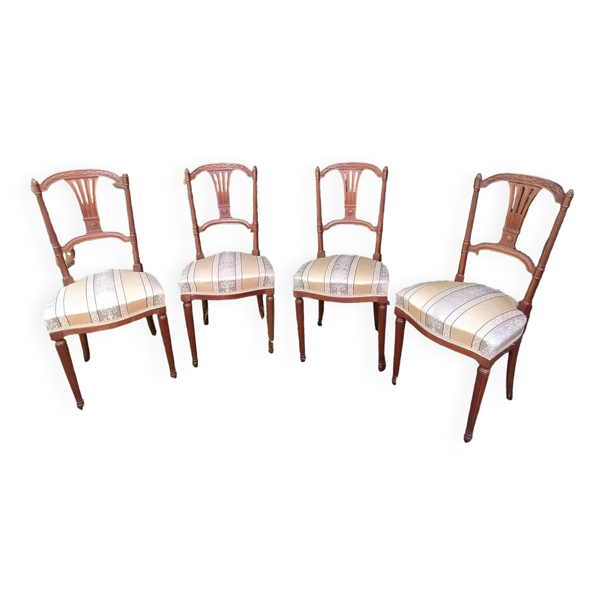 4 old chairs from the early 20th century in mahogany