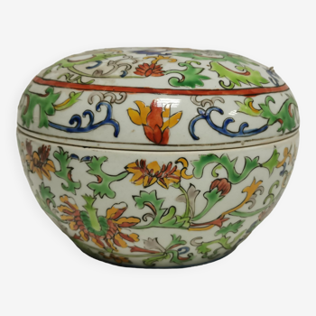 Porcelain Box from China, Asia. see Stamp