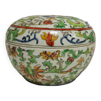 Porcelain Box from China, Asia. see Stamp