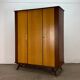 Vintage/mid-century kledingkast.