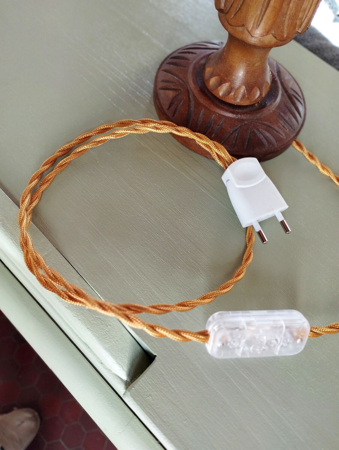 Pair of wood lamps and braiding