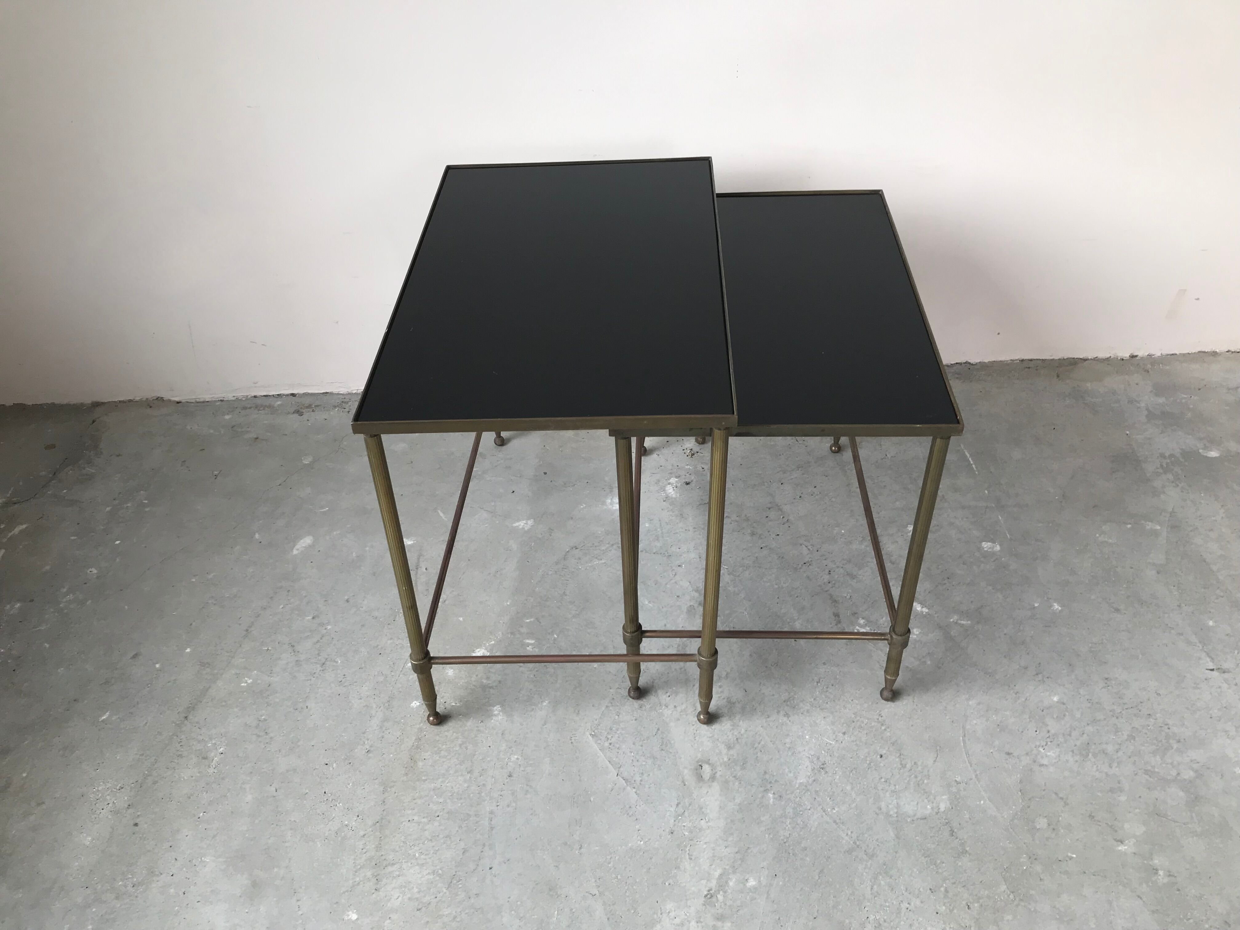 Pull-out tables in glass and brass