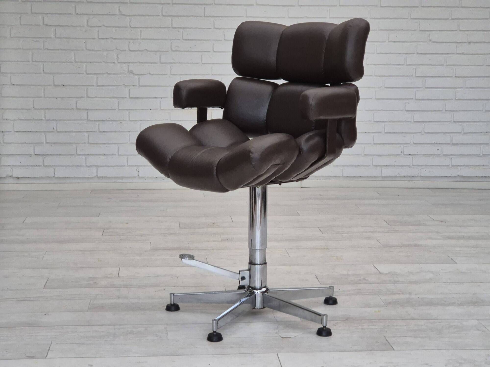 1970s, Scandinavian swivel chair, original condition, artificial leather, chrome steel.