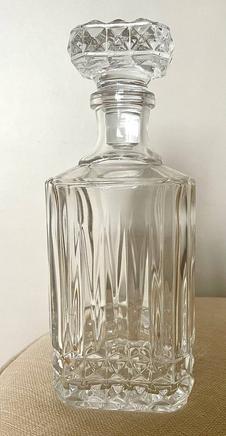 Cut crystal whisky decanter.