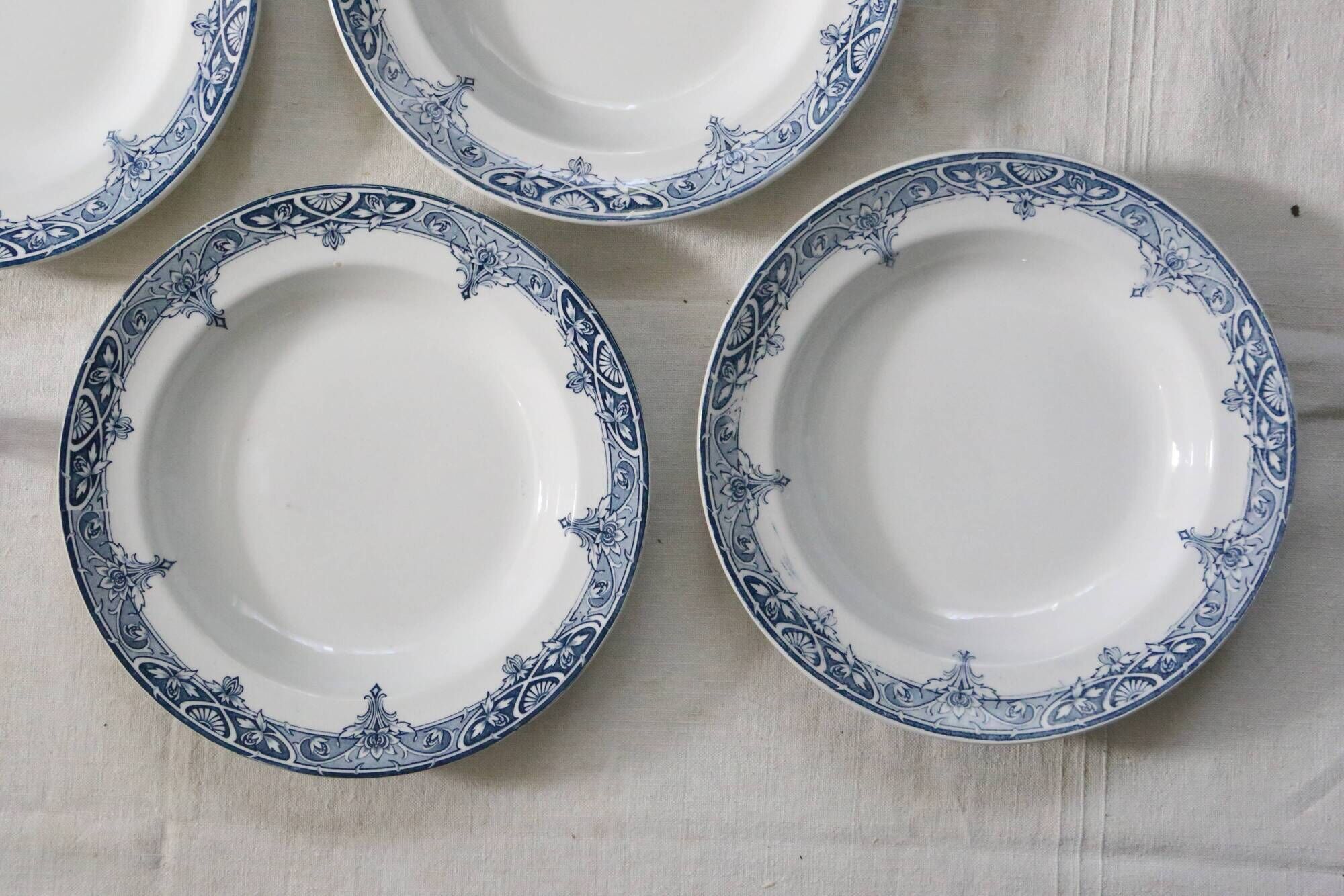 4 assiettes creuses, terre de fer, Saint Amand, modèle Atlantic