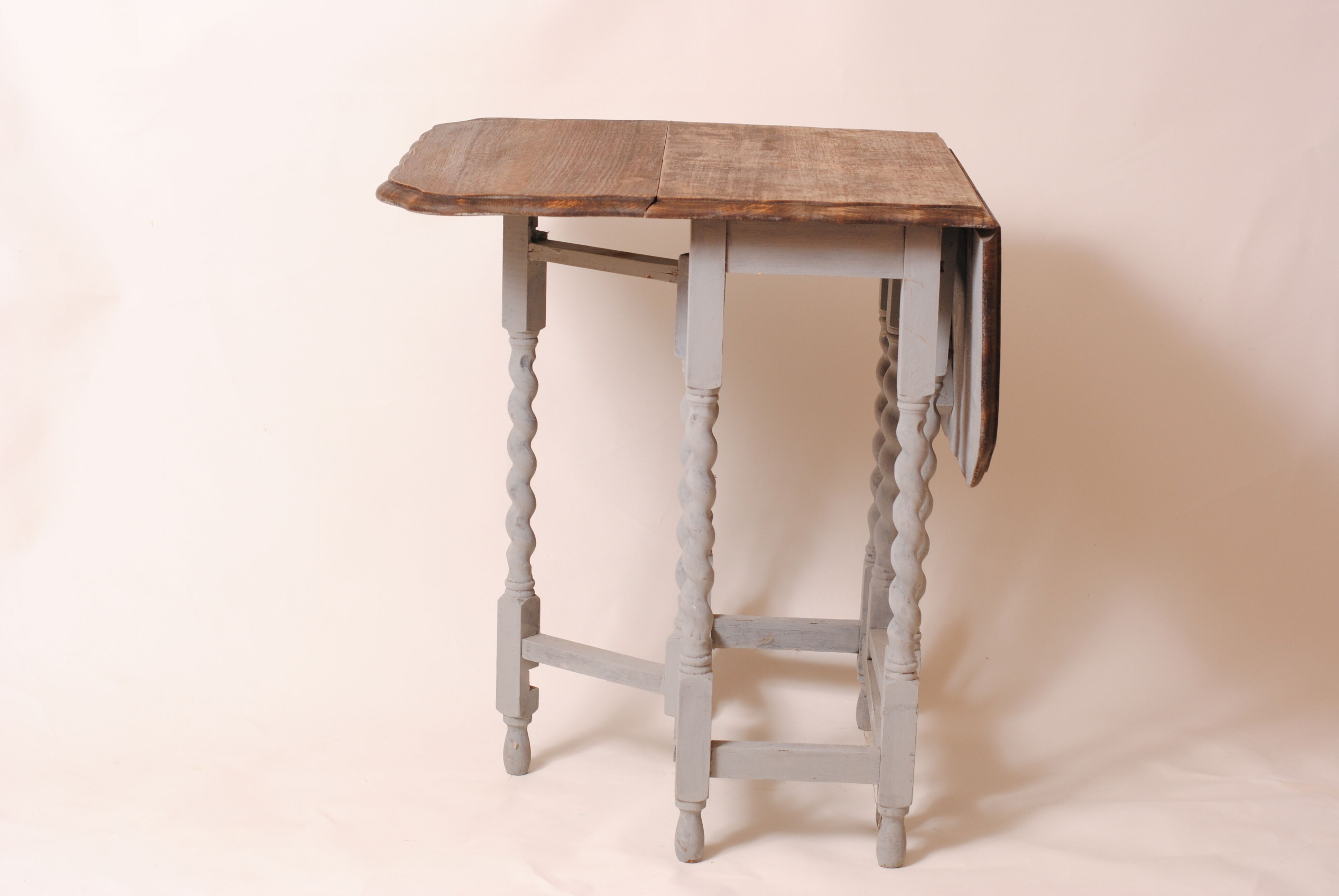 Farmhouse drop-leaf table