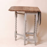 Farmhouse drop-leaf table