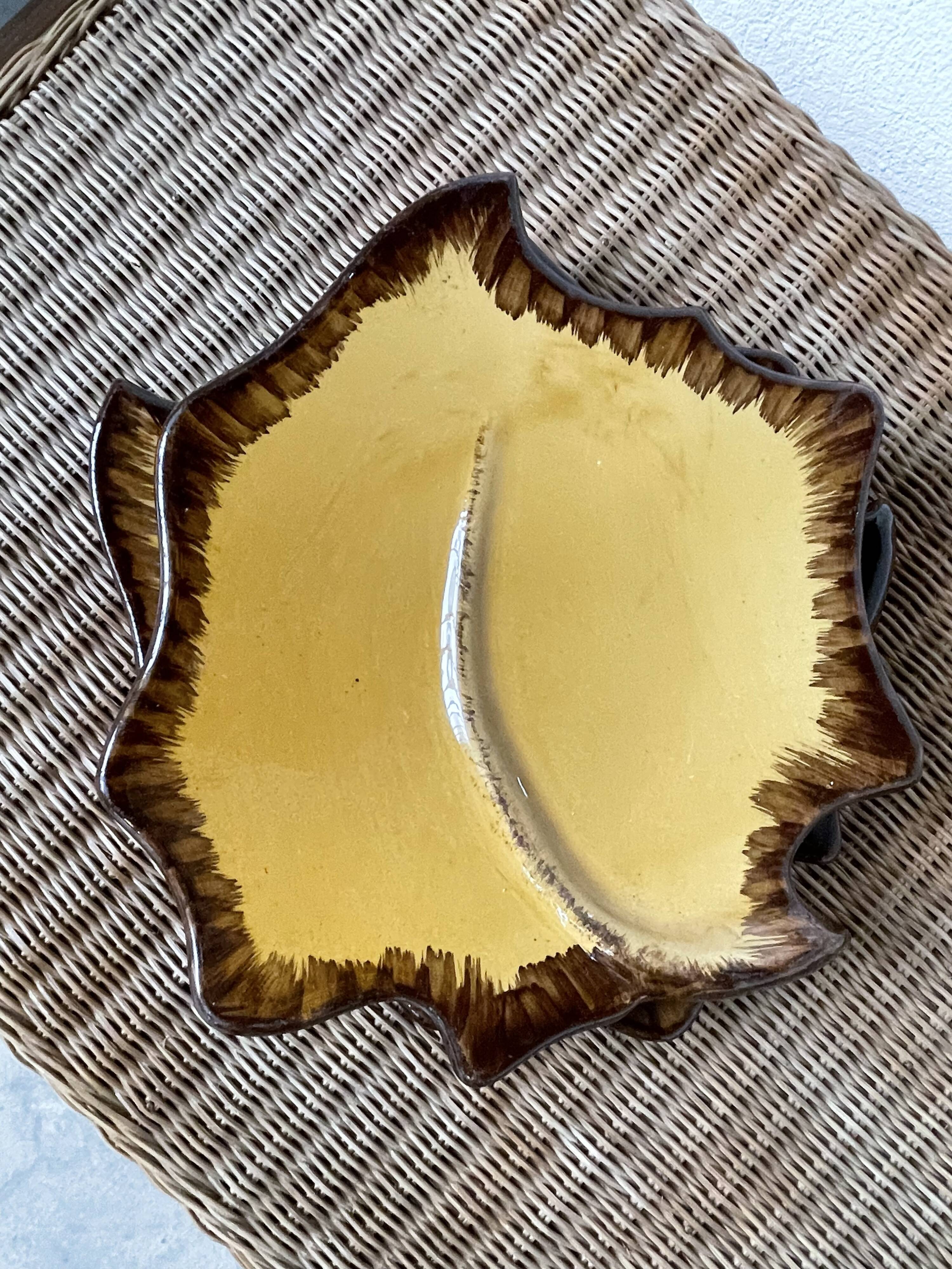 2 assiettes « feuille » céramique jaune