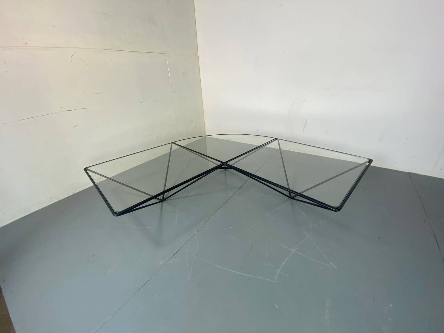 Table Basse Moderniste Furtive en Acier et Verre, Italie, années 1980