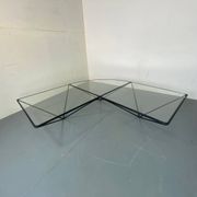 Table Basse Moderniste Furtive en Acier et Verre, Italie, années 1980