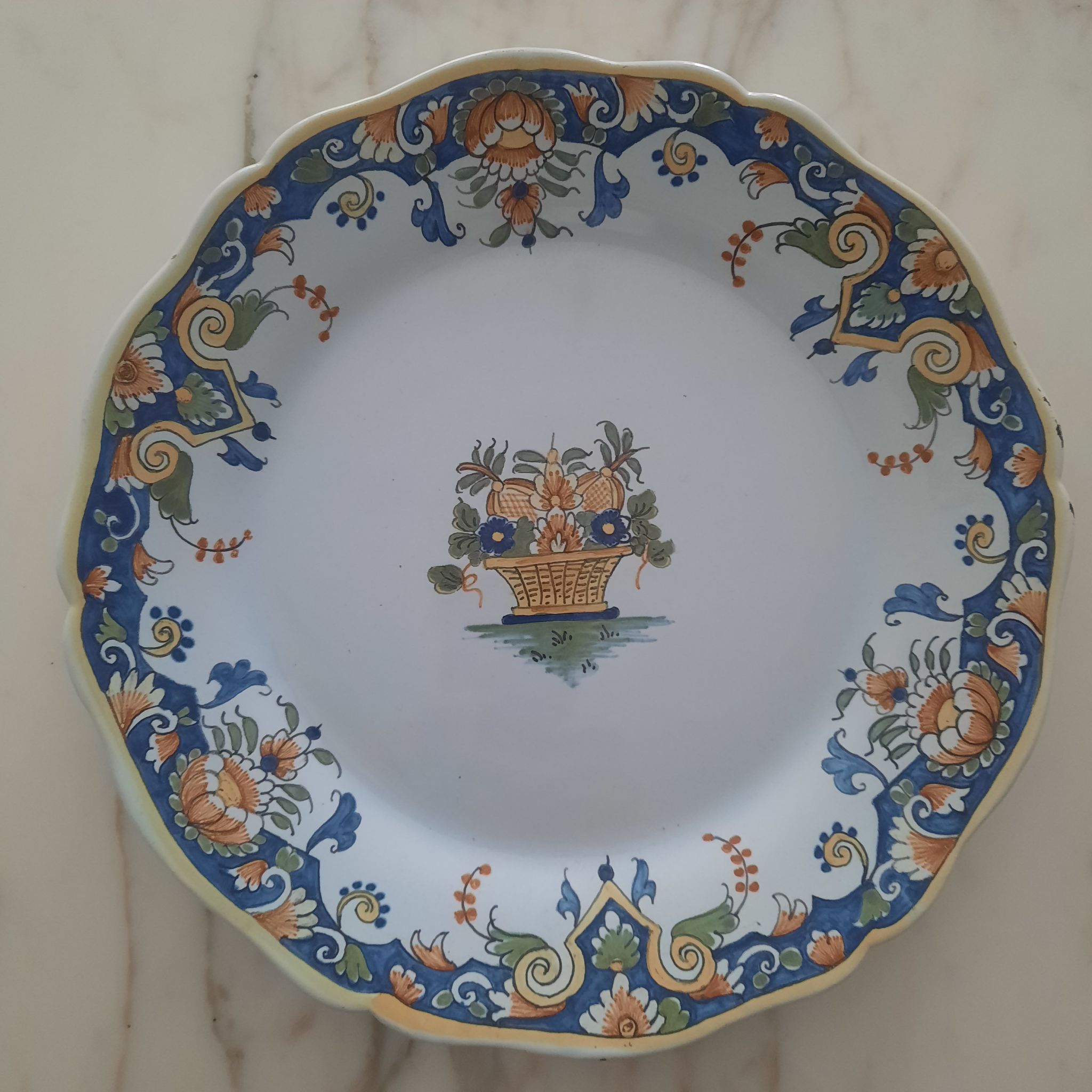 Assiette décorative signée