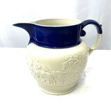 Pichet blanc bleu motif chevaux chien style Wedgwood