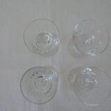 Lot 4 glasses with chiseled crystal liquor Height 8.6 cm Diameter upper edge 5.1 cm