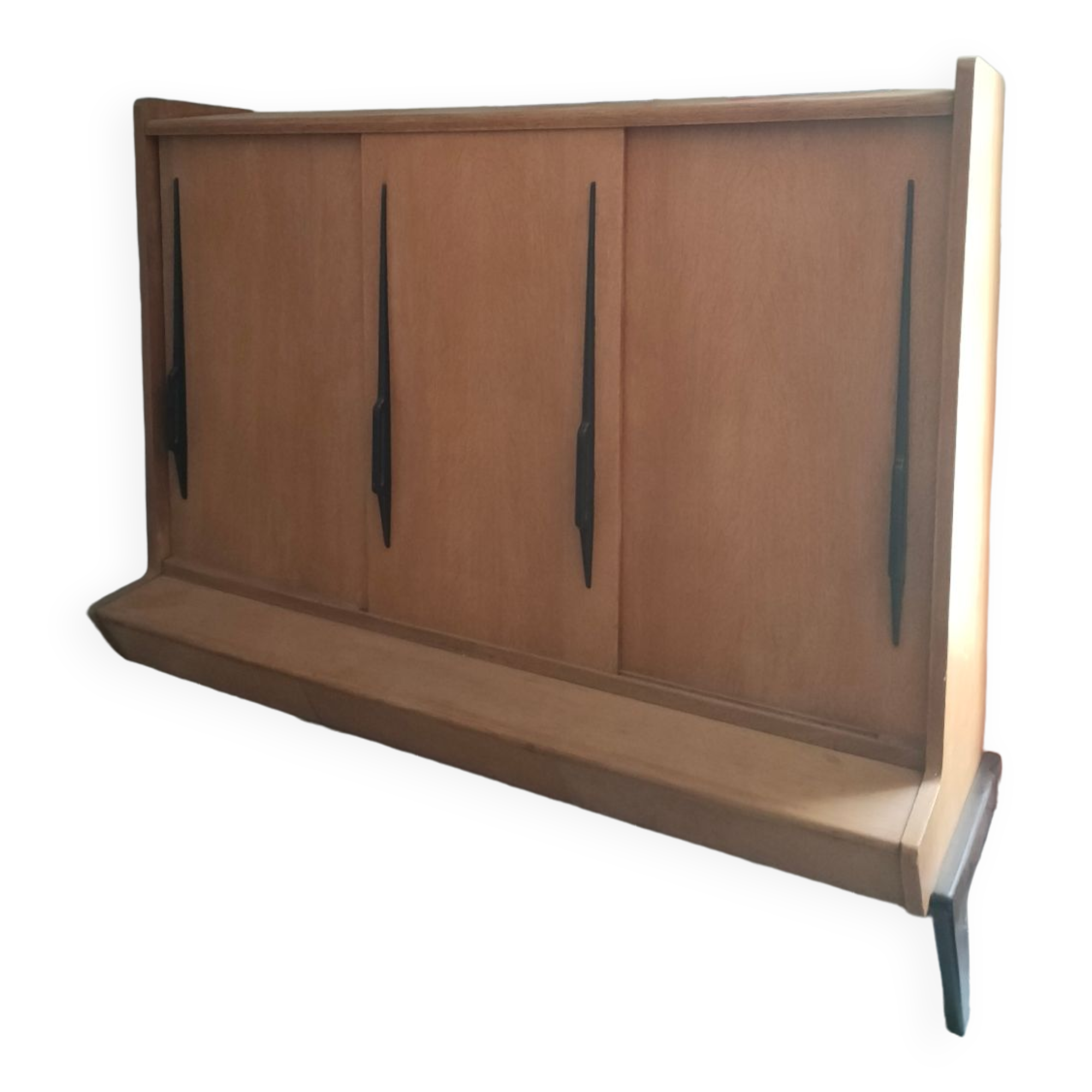 High sideboard by Gérard Guermonprez dating from the 1950s in blond oak