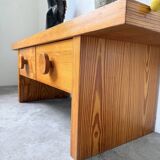 Meuble d’appoint bas style Perriand