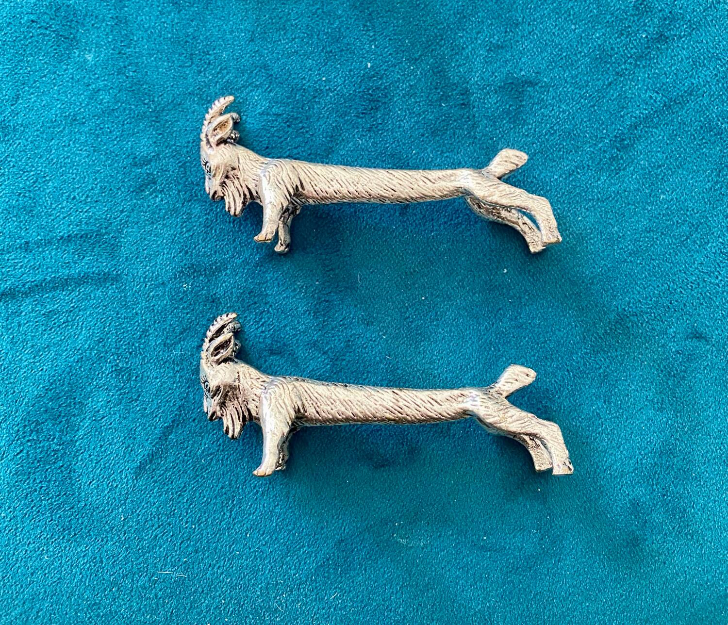 10 animal-shaped knife holders in silver-colored metal