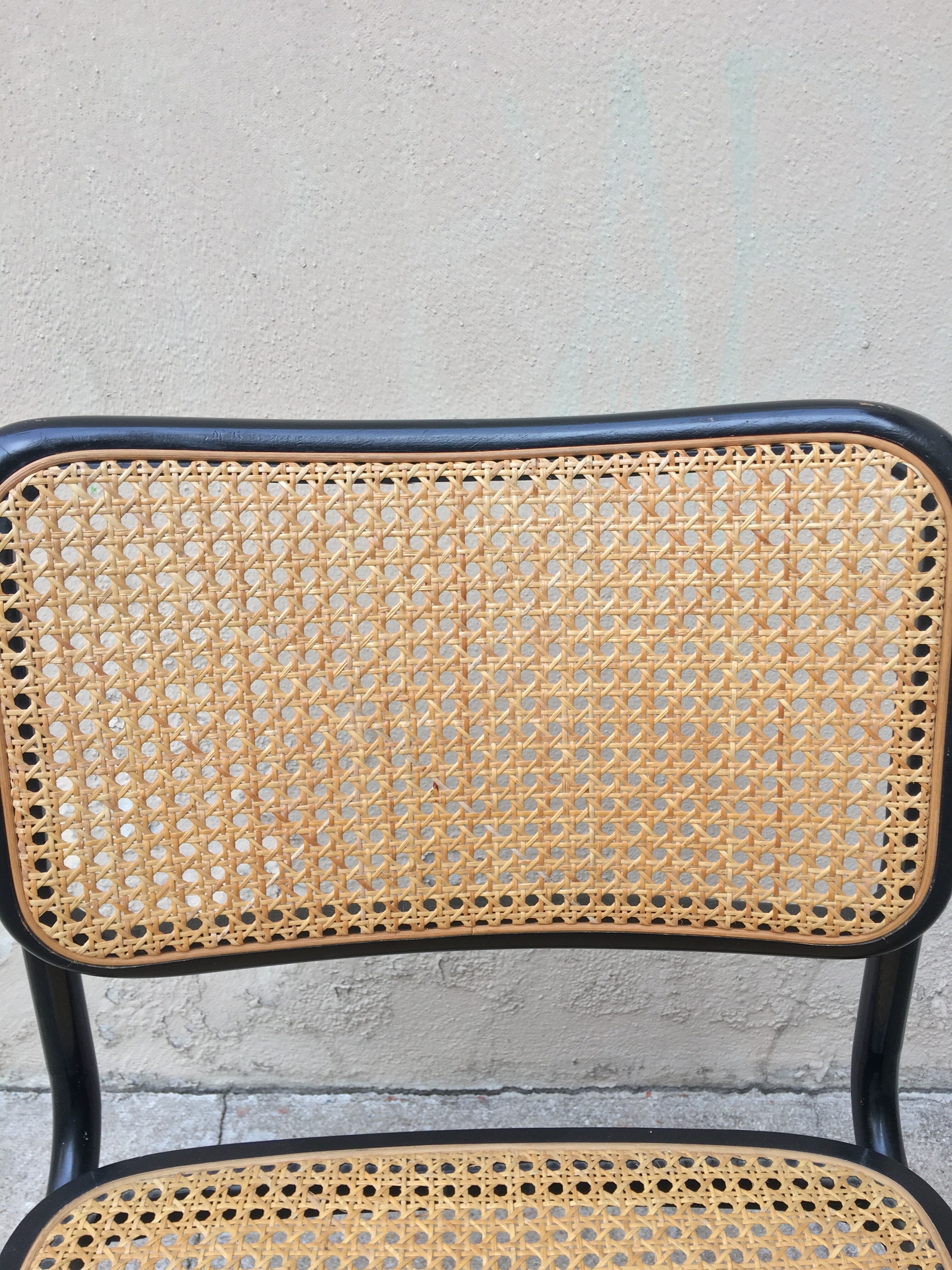Chaise B32 noire de Marcel Breuer